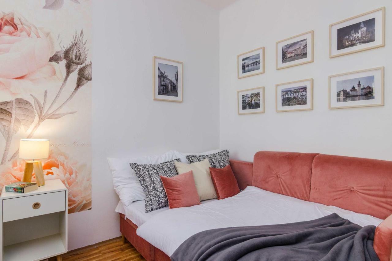 Apt In Prague Charles Bridge 1Km By Michal&Friends Praga Exterior foto